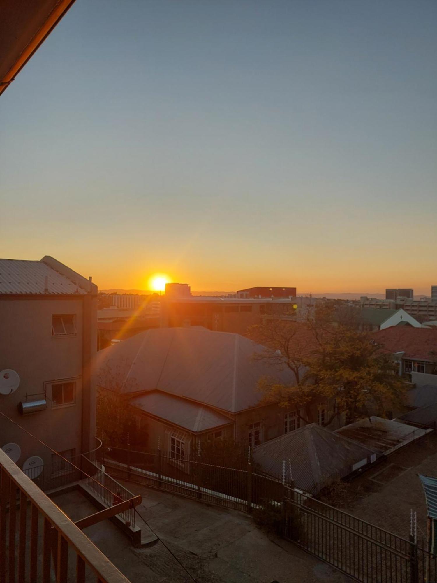 City Outside Tranquility Inside Apartment Windhoek Exterior photo